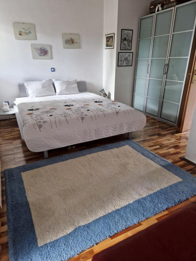 Garden Apartment *